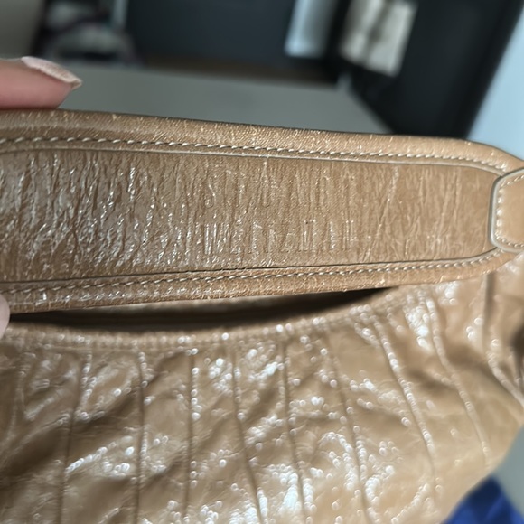 Stuart Weitzman Vintage Tan Crackle Leather Hobo Bag With Bag Charm and Dust Bag - Picture 4 of 12